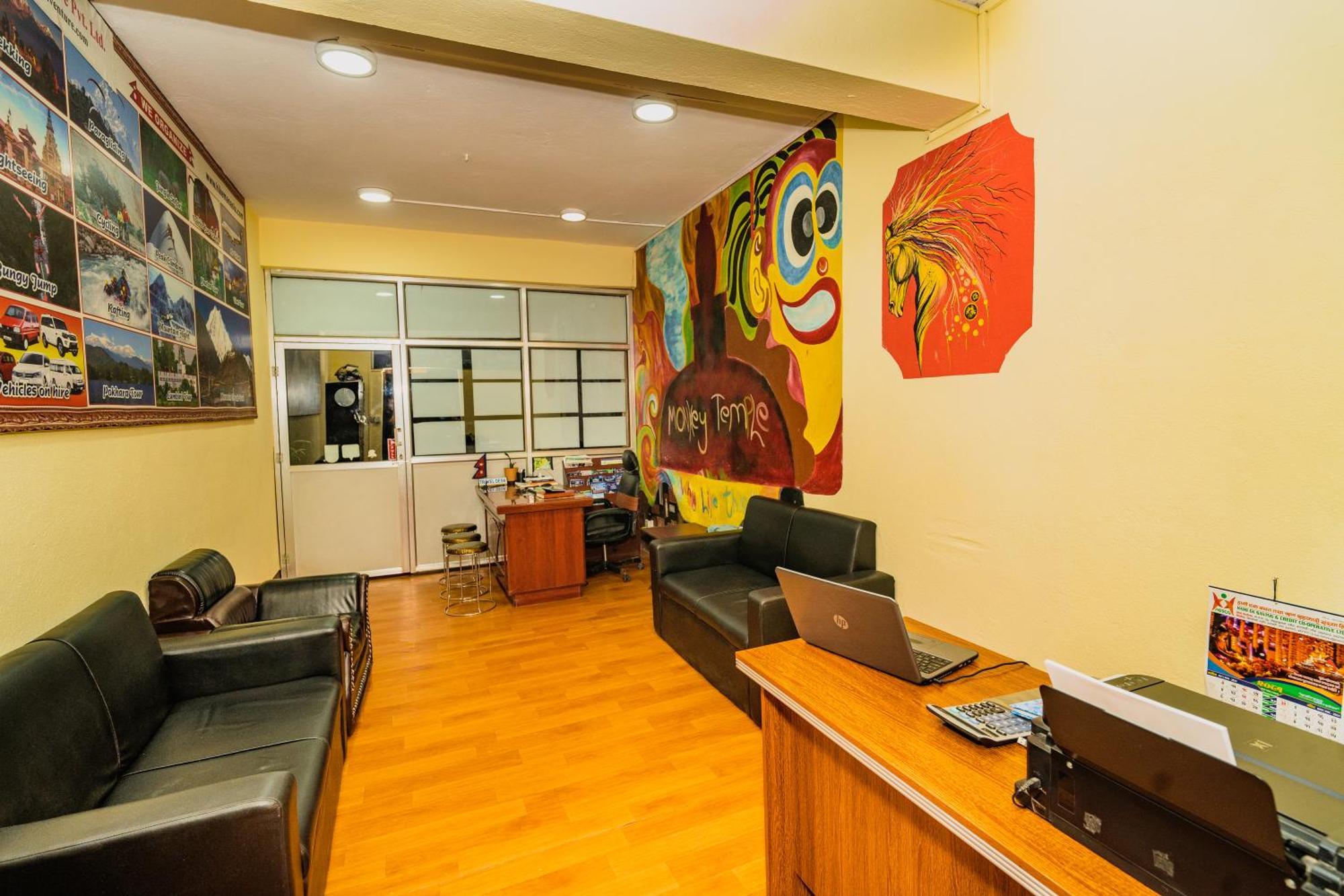 Rest Up Kathmandu Hostel Bagian luar foto